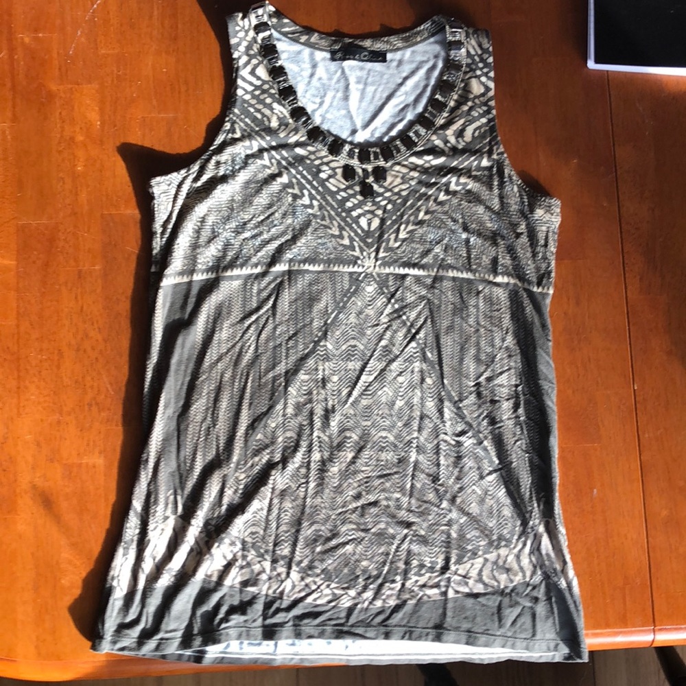 Sleeveless shirt